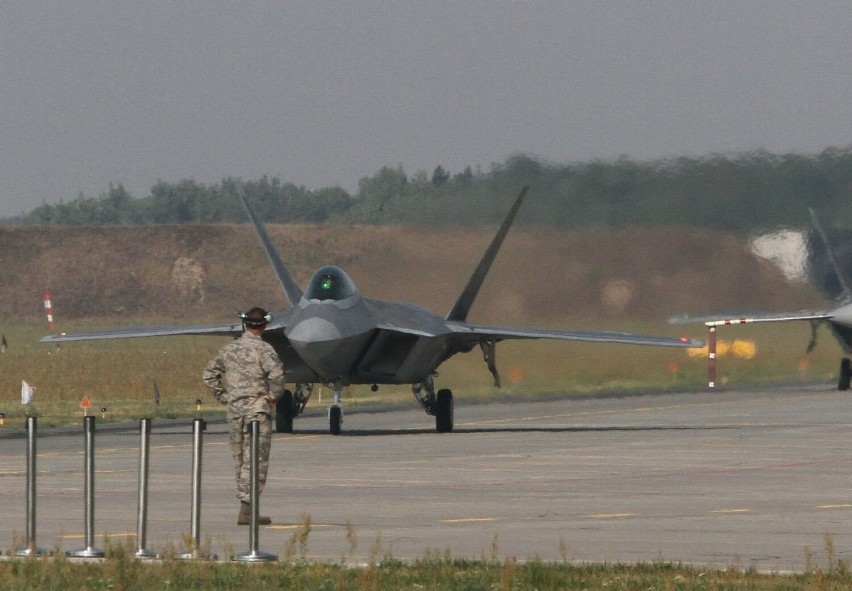 Amerykańskie samoloty F-22 Raptor przylecą do bazy w Łasku