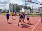 Wakacyjny turniej koszykówki dla dzieci w Zduńskiej Woli Karsznicach ZDJĘCIA, FILM