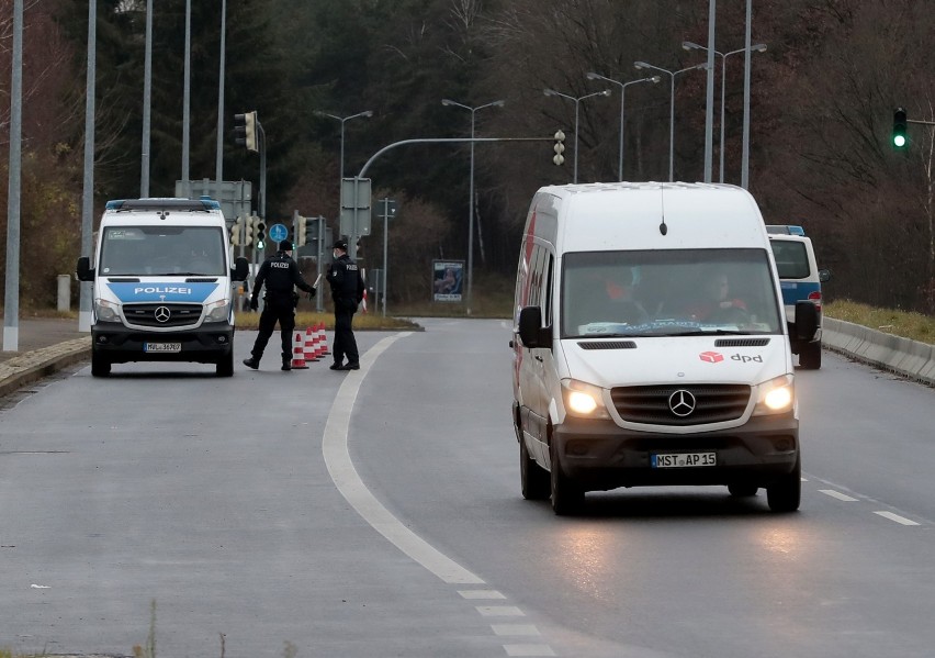 Pierwszy dzień wstrzymania małego ruchu granicznego na granicy niemiecko-polskiej w woj. zachodniopomorskim - 16.12.2020