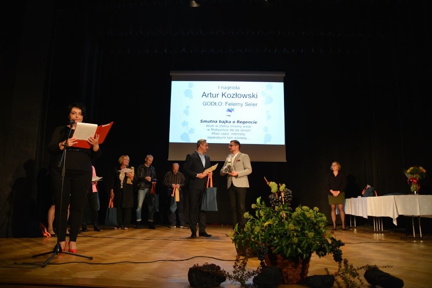 Znani zwycięzcy Ogólnopolskiego Konkursu Literackiego „Satyra Urobkowa”. Gale odbyła się w Libiążu [ZDJECIA]