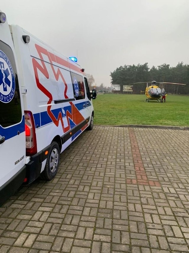 W czwartek 26 listopada na działkach rekreacyjnych w Zarębie pod Golubiem-Dobrzyniem doszło do poważnego zranienia w czasie wykonywania prac remontowych. Młodego mężczyznę do szpitala w Bydgoszczy zabrał helikopter ratunkowy.