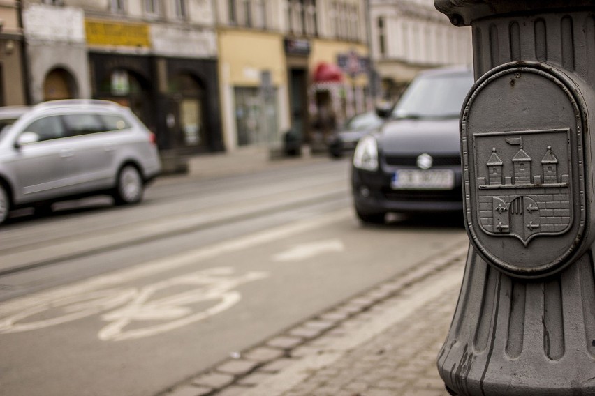 Polskie miasta mają duży problem z miejscami parkingowymi w...