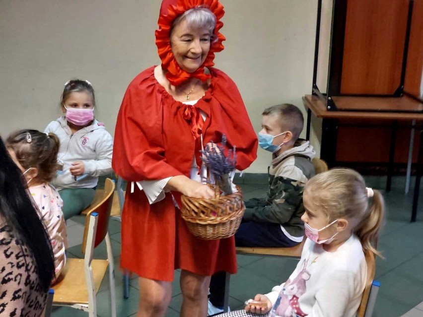 Członkinie KGW w Słocinie przygotowały przedstawienie dla przedszkolaków 