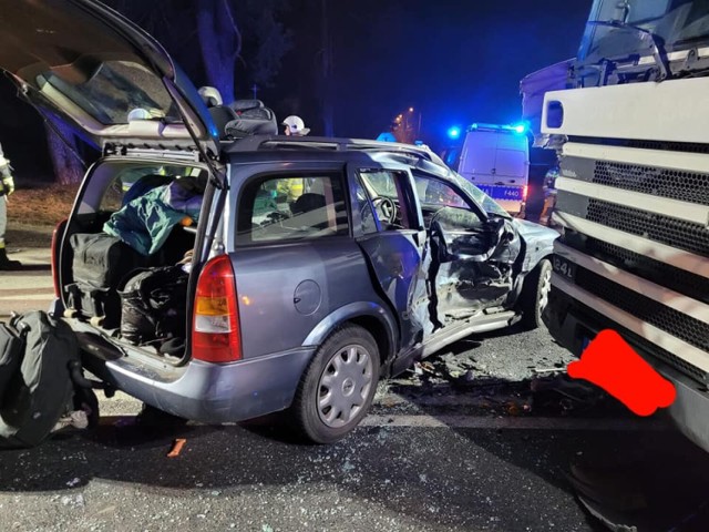Wypadek na DK12 w Przygłowie na drodze Piotrków - Sulejów. Ranna Ukrainka, 8.03.2022