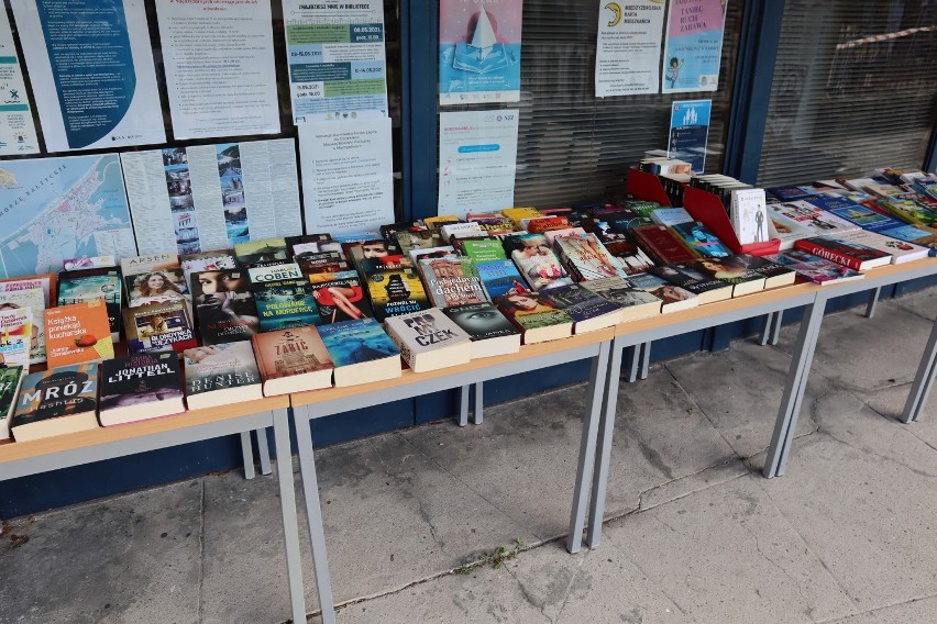 Biblioteka w Międzyzdrojach zorganizowała kiermasz książki. Nie brakowało kupców