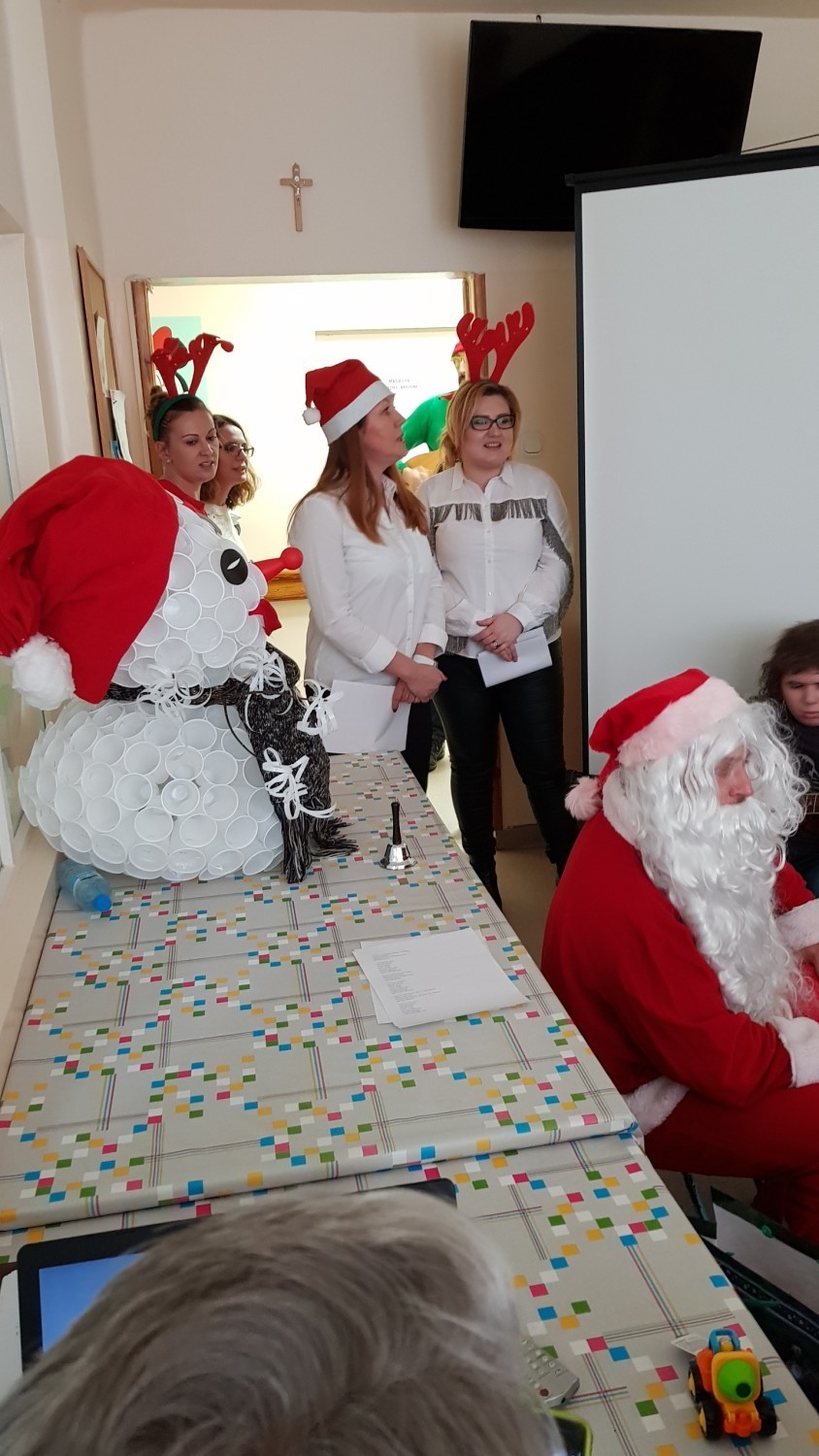Mikołaj z wizytą u chorych dzieci w skierniewickim szpitalu [ZDJĘCIA+FILM]