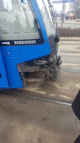 Tramwaj uderzył w samochód na rondzie Grunwaldzkim