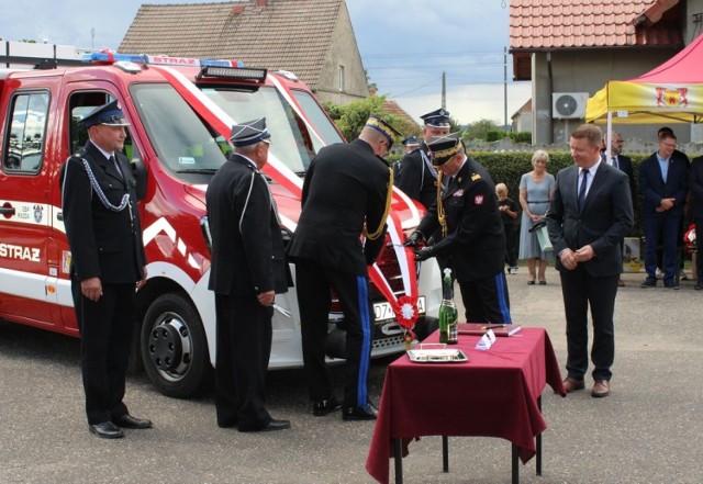 Dwa nowy samochody trafiły do strażaków z OSP w Gminie Żukowice