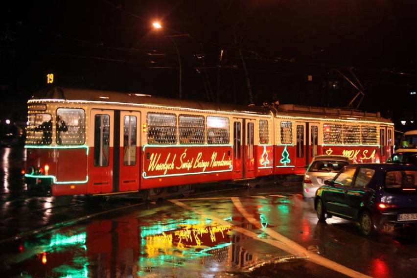 Tak świąteczne tramwaje wyglądają w Krakowie.