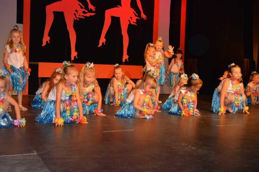 Człuchów. Doroczny przegląd sekcji tanecznych MDK  i szkoły tańca Dancemania ZDJĘCIA, WIDEO