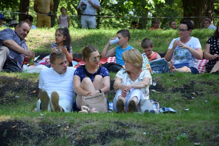 Muzyczne śniadanie na trawie w Skierniewicach. Było czego posłuchać w ten upalny dzień [ZDJĘCIA],[FILM]