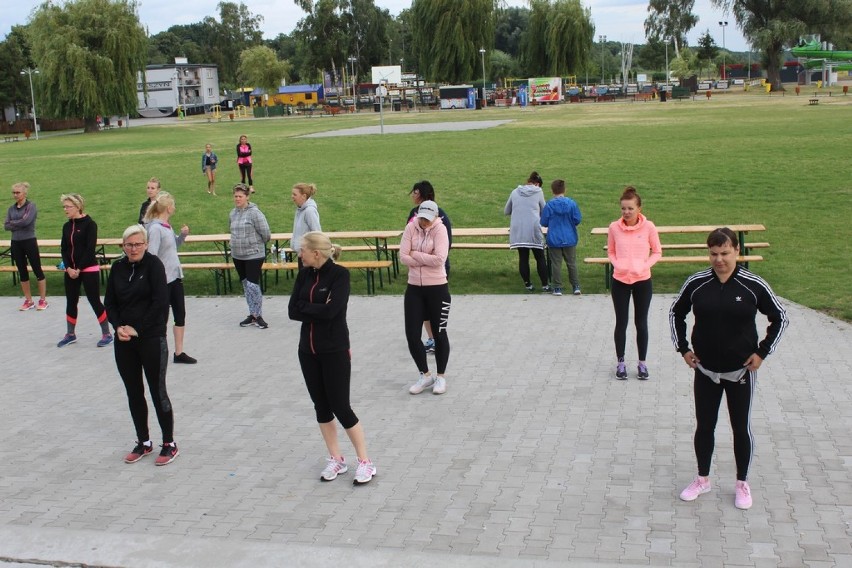 Aerobic na świeżym powietrzu - plaża miejska "Łazienki" Zbąszyń. 10 lipca 2019