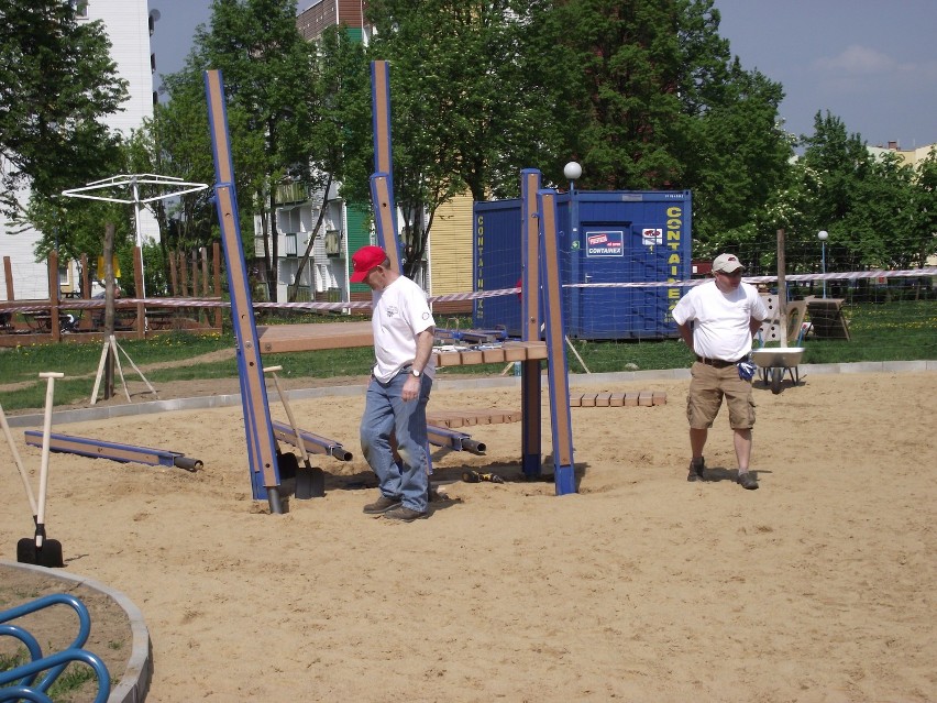 Amerykanie budują plac zabaw na Koperniku