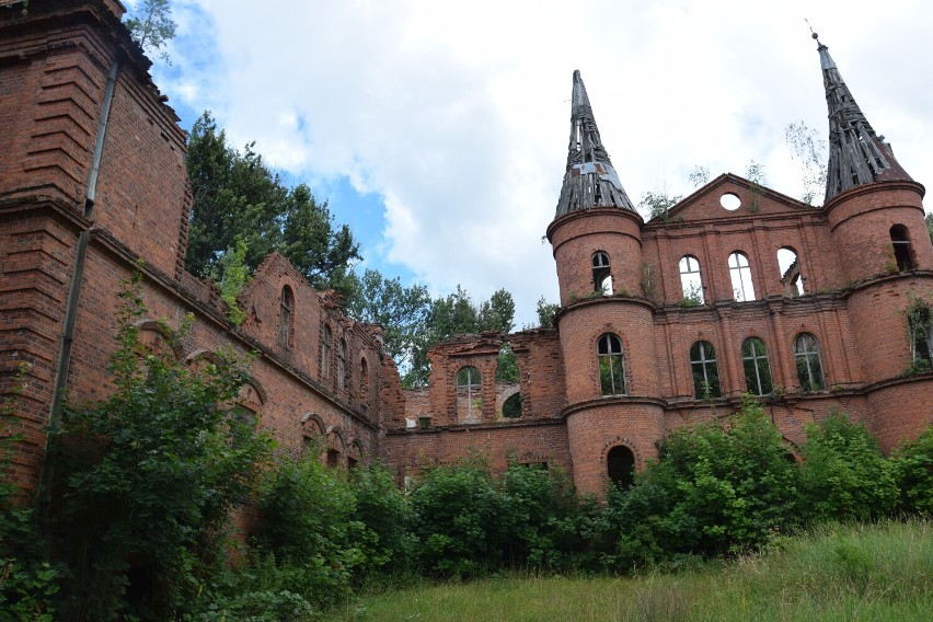 Ruiny pałacu w Juchowie