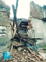 Skrzetuszewo: zawalił się dach budynku gospodarczego połączonego z domem. Rodzina prosi o pomoc