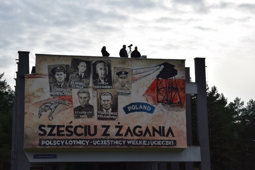 Mural poświęcony polskim lotnikom został odsłonięty w sobotę...