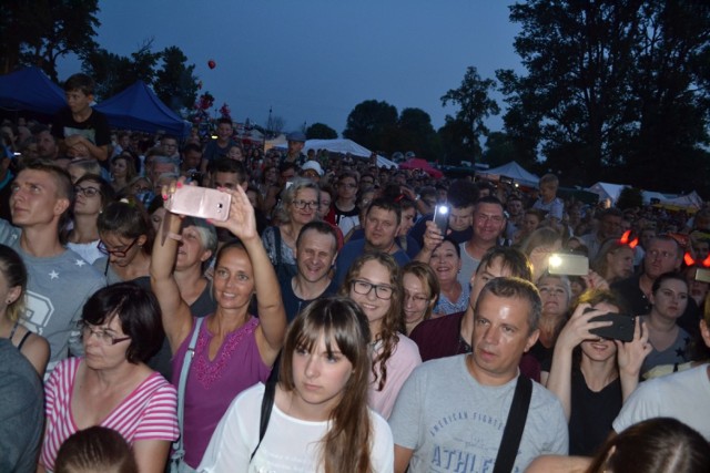 Jarmark Kaszubski 2018 w Kartuzach trwa. Pierwszy dzień zdominowały wrażenia i emocje z koncertu zespołu Enej.