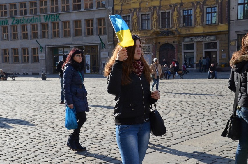 Zapalili znicze dla Ukrainy, aby uczcić pamięć ofiar (ZDJĘCIA, FILM)