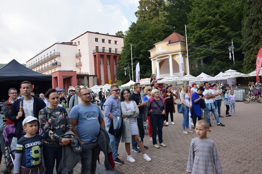 Krynica-Zdrój. Muzyczne powitanie lata otworzył na deptaku Ivan Komarenko