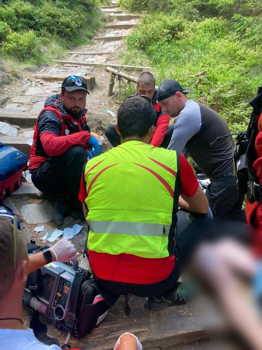 Do działań zostały zadysponowane dwa zespoły - z Karpacza oraz Jeleniej Góry wraz z Ratownikami Medycznymi