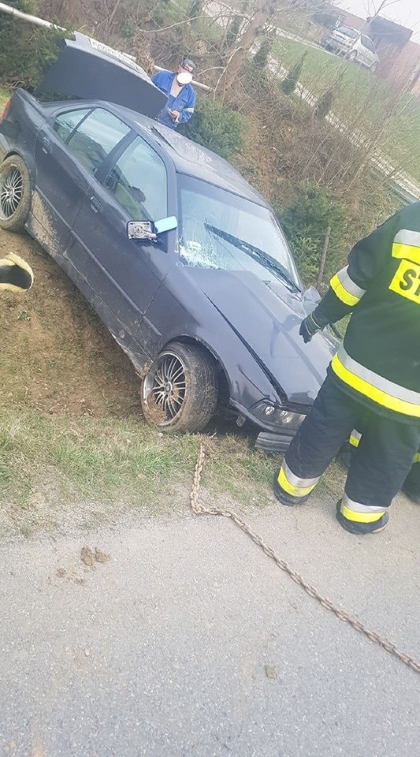 Wypadek w Lipnicy Wielkiej. Kierowca nie dostosował prędkości