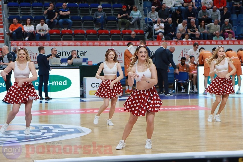 Zdjęcia z występu Cheerleaders KK Włocławek podczas meczu...