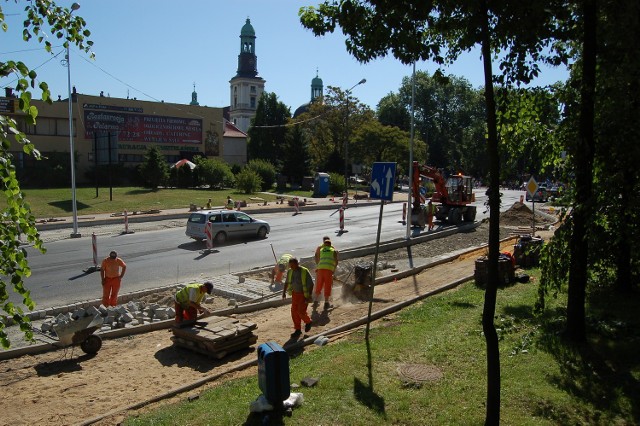 Trwa budowa zatoczek autobusowych przy ul. ks. Bochenka