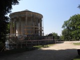 Trwa remont Świątyni Sybilli i Domu Gotyckiego w Paku Czartoryskich (zdjęcia)