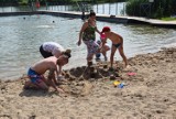 Sobota nad Zalewem Arkadia. Siatkówka plażowa, charytatywny piknik i kąpiele dla ochłody 