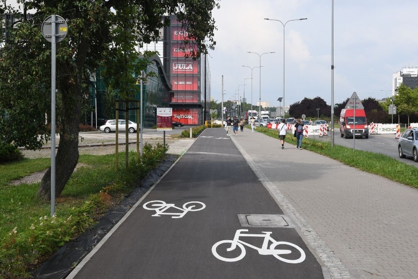 W Kielcach powstają kolejne odcinki ścieżek rowerowych przy...