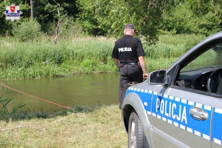 Powiat wieluński. Policja,strażacy z łodziami i specjalistyczna grupa wodno-nurkowa poszukiwali trzech kajakarzy