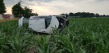 Auto wypadło z drogi na trasie Wioska-Rakoniewice. 18-letni kierowca trafił do szpitala [ZDJĘCIA]