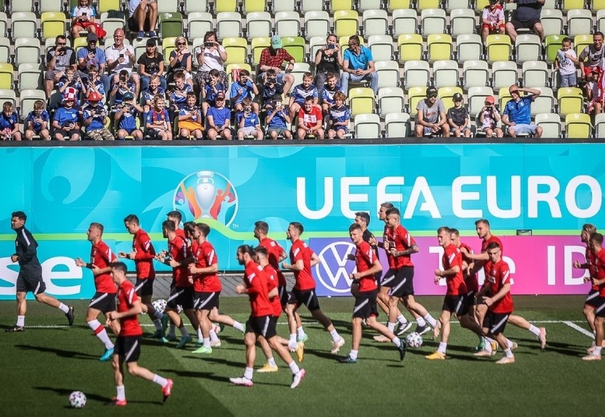 Reprezentacja Polski przygotowuje się do Euro 2020 trenując...