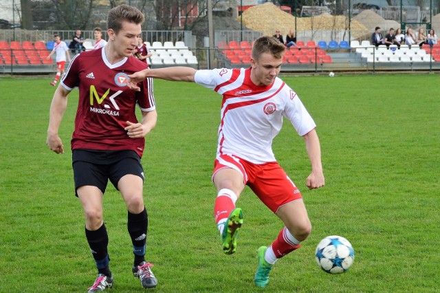 Patryk Formas (z prawej) miał piłkę meczową, ale nie potrafił jej zamienić na gola. Do szczęścia zabrakło centymetrów.