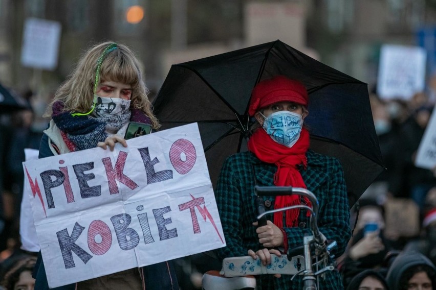 Poniedziałkowe protesty kobiet w Krakowie