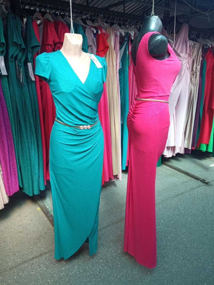 Na bazarach w Kielcach kupisz wszystko! Szeroki wybór pięknych, modnych sukienek na każdą okazję. Zobacz zdjęcia 