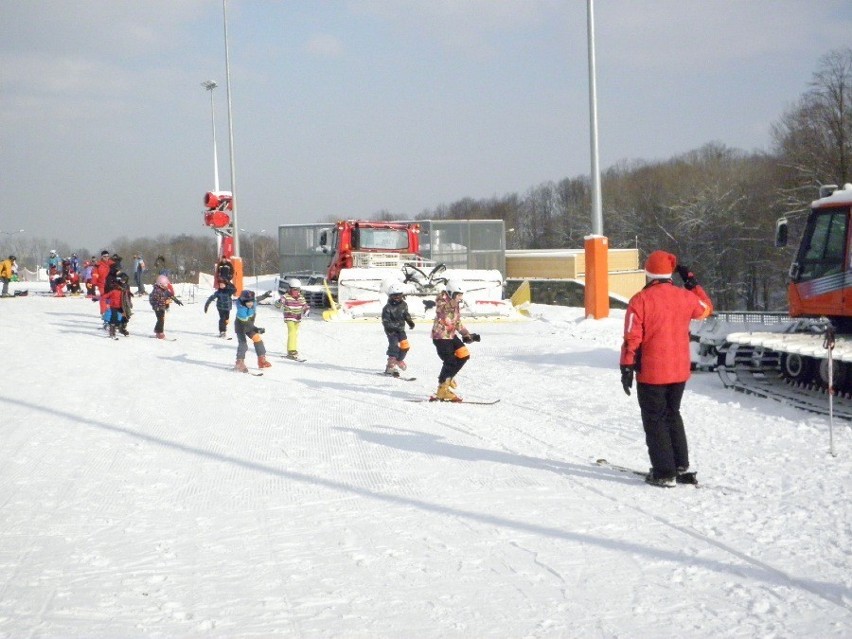 Ferie zimowe 2013 w Beskidach [ZDJĘCIA]. Zobacz tłumy na Dębowcu