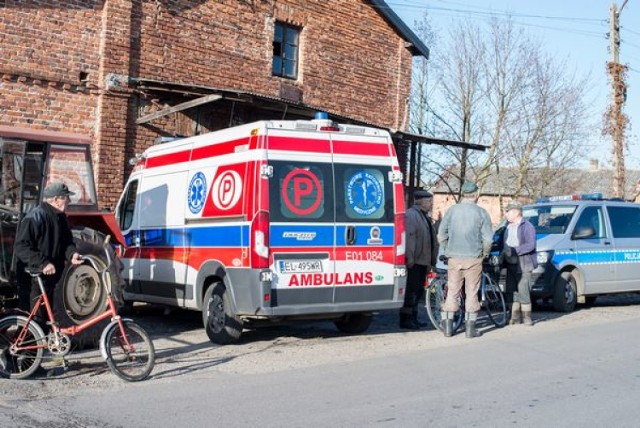 Tragiczny wypadek w młynie w Boguszycach koło Rawy Mazowieckiej wydarzył się w czwartek, 28 listopada, około południa. Pracownik młyna został wciągnięty przez wałek napędzający inne maszyny w młynie. Pomimo podjętych prób reanimacji, lekarz przybyły na miejsce zdarzenia stwierdził zgon.