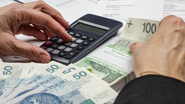 Wyższe pensje dla milionów Polaków to efekt zmian podatkowych, które weszły w życie 1 lipca 2022 r.

Przejdź dalej i sprawdź, ile wyniesie twoja pensja w listopadzie 2022 r. >>>