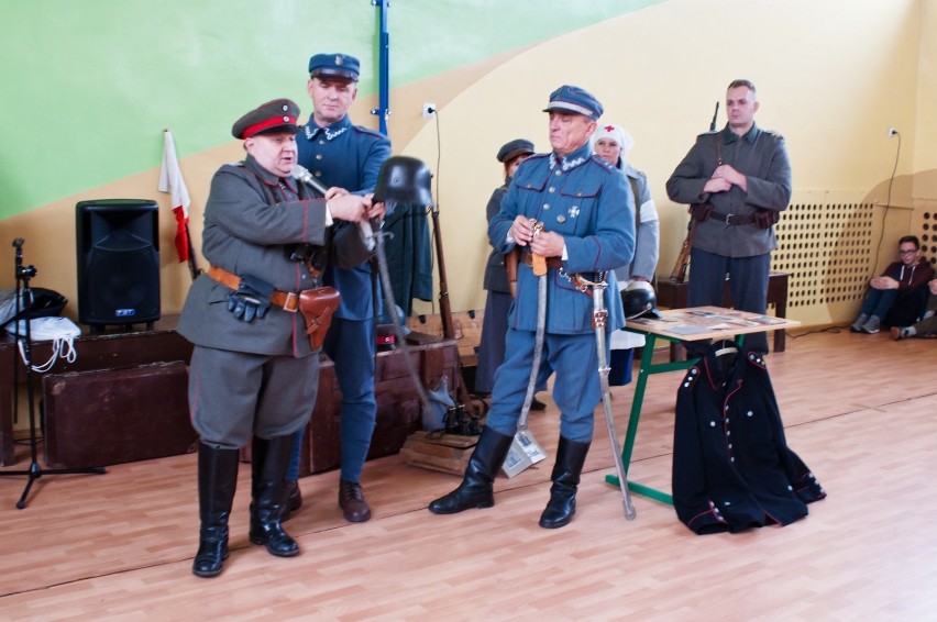 Rekonstrukcja rozbrojenia garnizonu niemieckiego w Zespole Szkół nr 1 w Wieluniu[ZDJĘCIA]