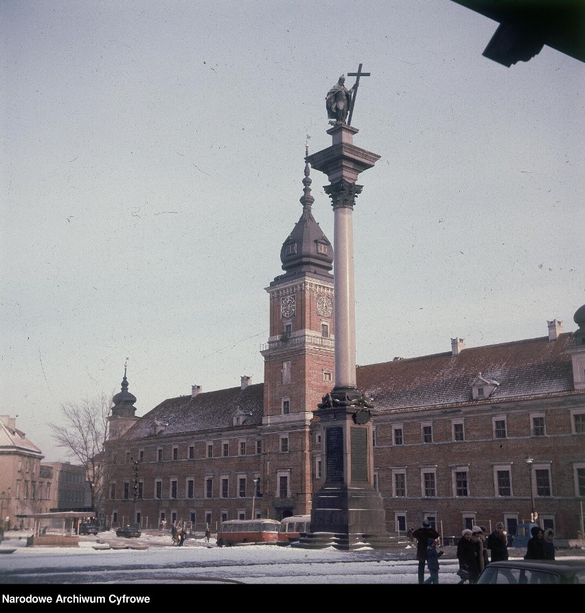 Kolorowe zdjęcie zamku z kolumną Zygmunta w 1976 roku