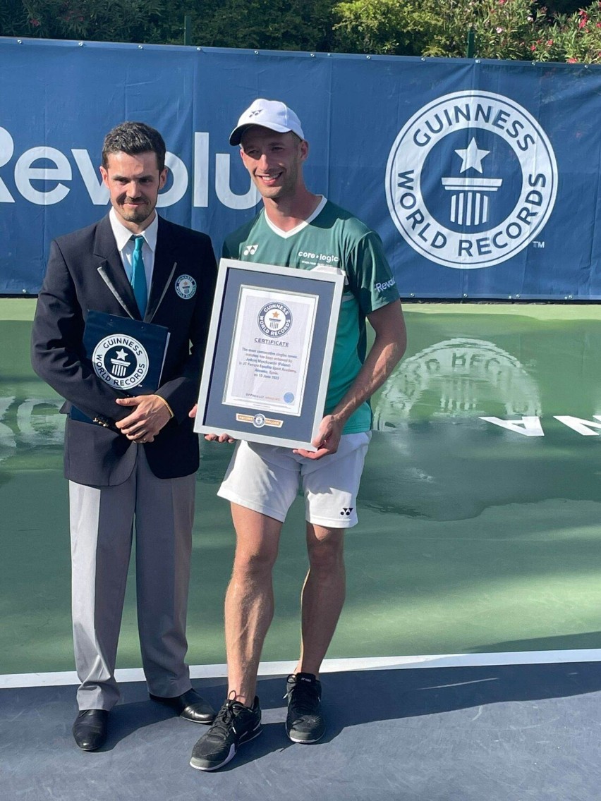 Jędrzej Myszkowski z Leszna pobił rekord Guinnessa w tenisie!