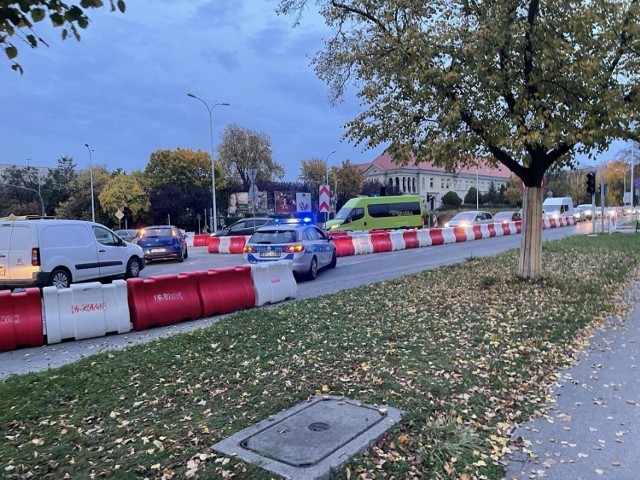 Wypadek na alei IX Wieków Kielc. Są utrudnienia w ruchu, w centrum Kielc zrobiły się gigantyczne korki.