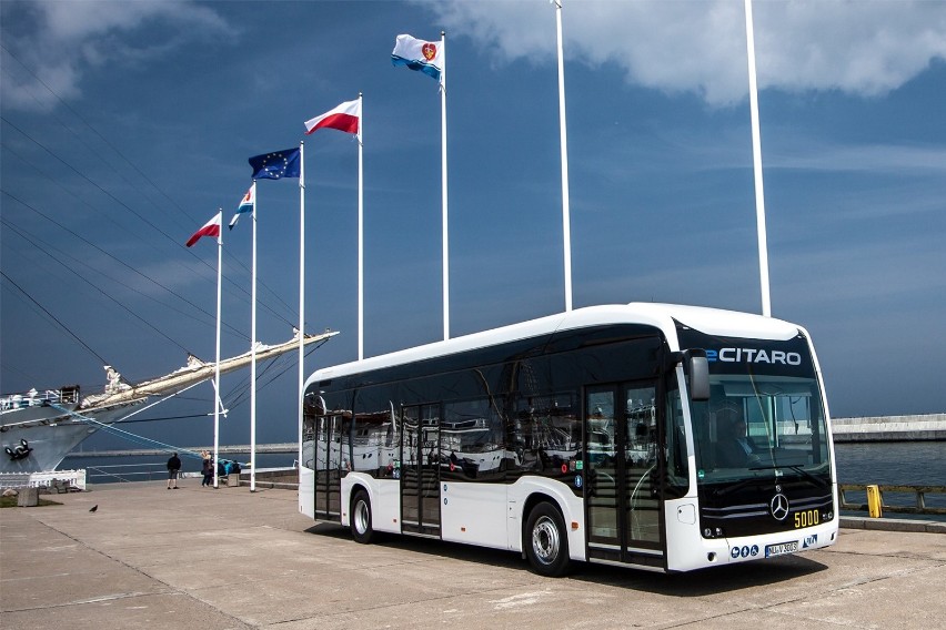 Takiego autobusu jeszcze w Gdyni nie było! Supernowoczesny, zachwycający Mercedes-Benz eCitaro zaprezentowany nad morzem ZDJĘCIA