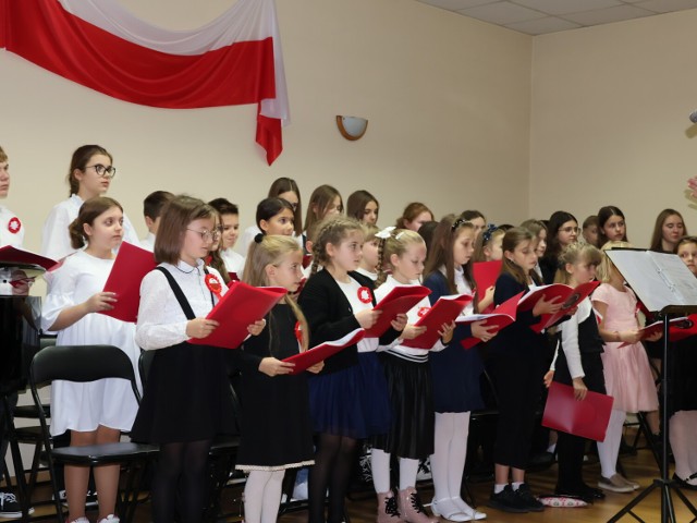 Tradycyjnie można było słyszeć pieśni i utwory patriotyczne podczas koncertu w Radziejowie