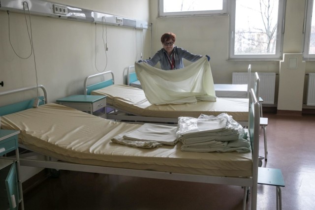 W szpitalach zajętych jest już prawie 21 tysięcy tzw. łóżek covidowych.