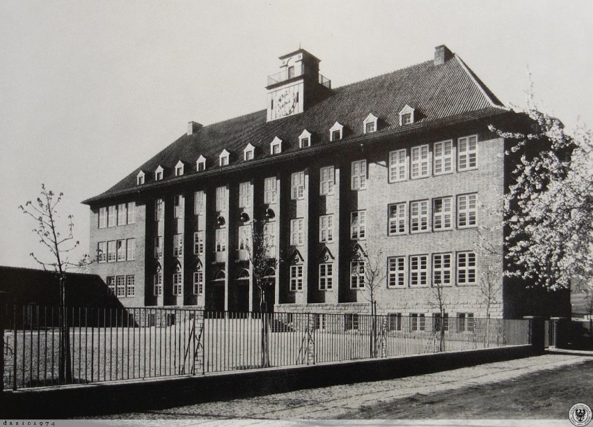 Budynek szkoły przy obecnej ul. Kombatantów w Wałbrzychu...
