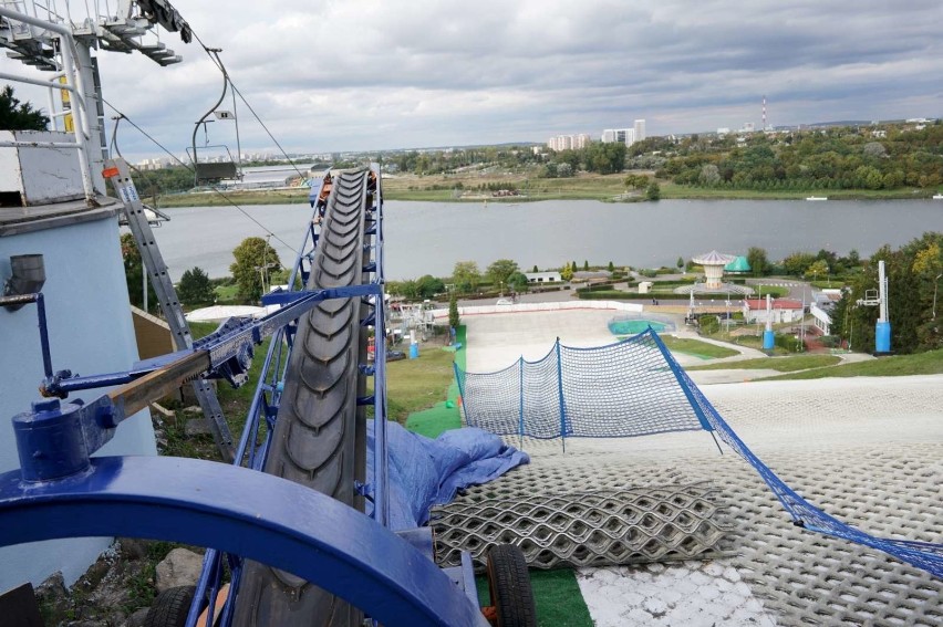 Ważąca ponad 10 ton maszyn produkuje 30 metrów sześciennych...