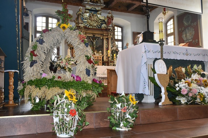 W Charbrowie odprawiono mszę dziękczynną za tegoroczne plony [ZDJĘCIA]