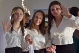Bal ósmoklasisty w sieradzkiej "Dziesiątce" dla 157 uczniów z ośmiu klas ZDJĘCIA